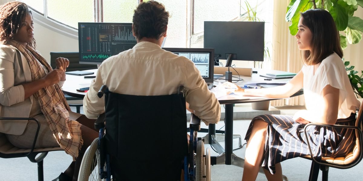 How Your Business Management Degree Builds Critical Thinking for Career Success