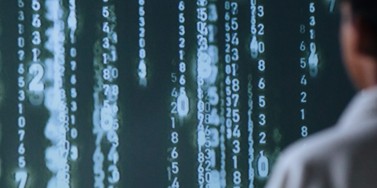 Insights from digital learning experts highlight the importance of active engagement to foster critical thinking.